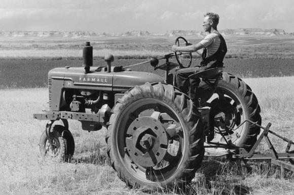 CASE IH  100  FARMALL    