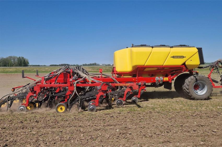    : No-till  Vderstad Seed Hawk   