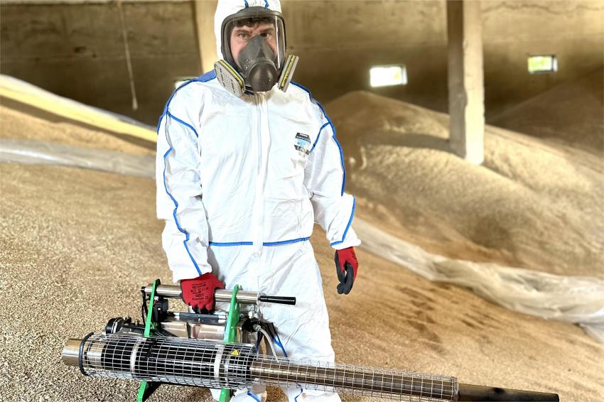 Отпада изискването за средно образование за работа с пестициди